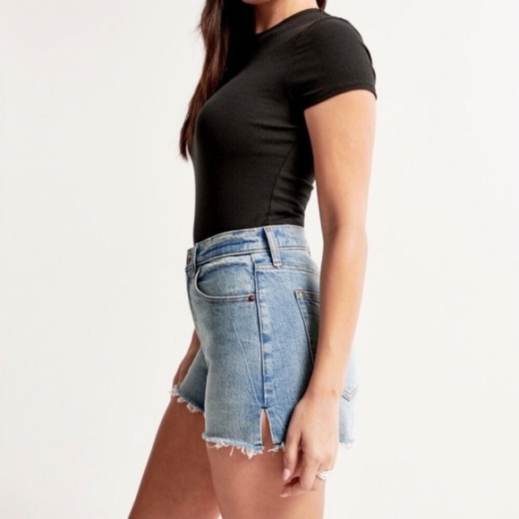 Abercrombie & Fitch the mom high rise blue Jean short curve love size 34/18 - Picture 4 of 8